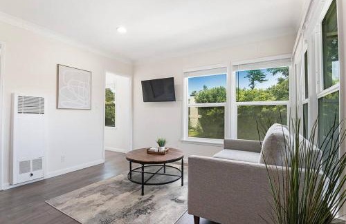Hollywood Hills West Apartamento | Chic Studio Near Laugh Factory