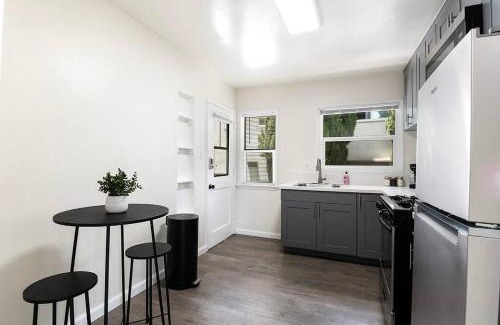 Hollywood Hills West Apartamento | Chic Studio Near Laugh Factory