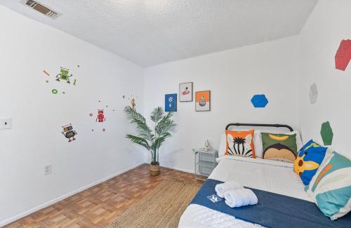 Hill Country Casa | Perfect Group Getaway BR Central Location