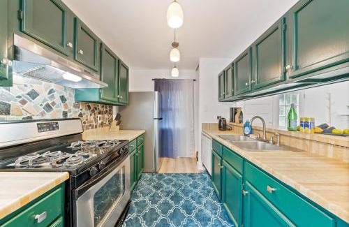 Hill Country Casa | Perfect Group Getaway BR Central Location