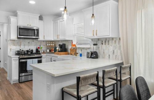 Eastside Promise Neighborhood Apartamento | Clover House - Classy and Fully Renovated 3bdr