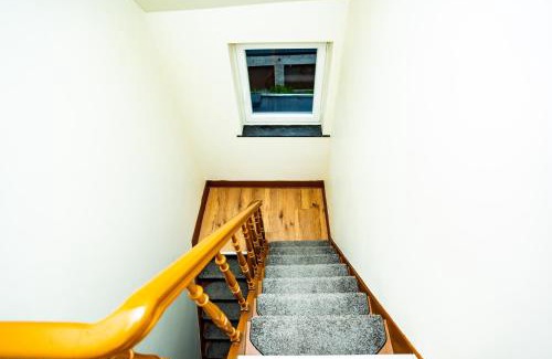 Liege Casa | Chambre R2 avec salle de bain partagée près de l'hôpital de la Citadelle à Liège