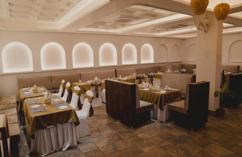 Varanasi Complejo | Kashi Anandam Signature Collection by Eight Continents