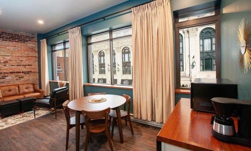 Downtown - Waterfront Apartamento | The Intrepid Rentals