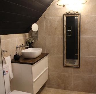 Robertson Casa | OLD Listing BED 1