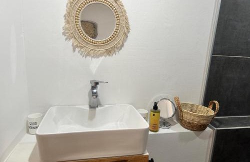 Kostandenets Casa | Yomoct