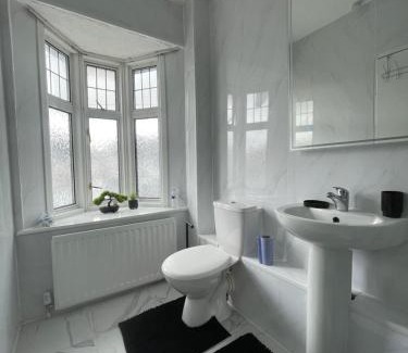 Mayfield Casa | COZY Private Ensuite Deluxe Double Room