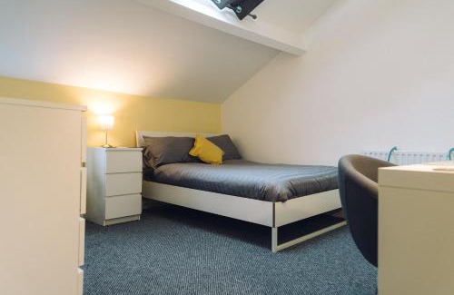 Barrow-in-Furness Casa | Sandys Contractor Rooms, Your Home Away From Home