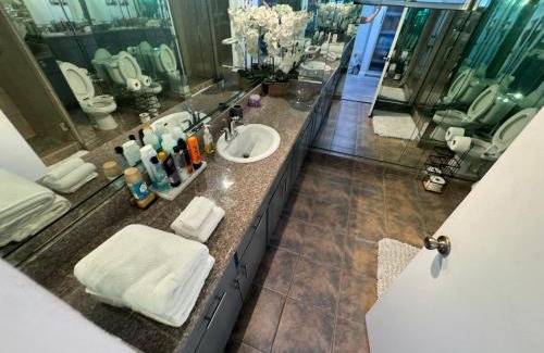 Hollywood Hills West Apartamento | Amazing Large 2 Bedroom West Hollywood Apartment