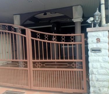 Kampung Lembah Complejo | Reisya Homestay