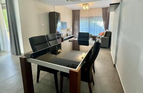 Germasogeia Apartamento | Sophisticated 2BR with Pool & Terrace Views