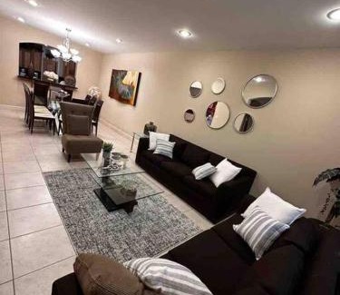 McAllen Apartamento | Hermosa casa dentro del lujoso condominio con alberca y mas