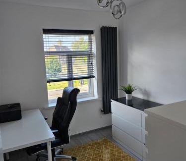 Huyton Apartamento | 180 woolfall heath avenue