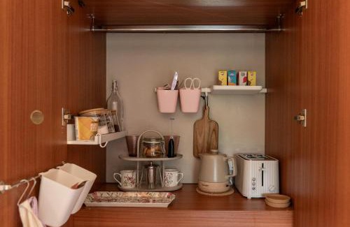 Appley Bridge Casa | Heather room at field view cottage