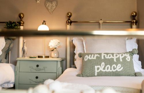 Appley Bridge Casa | Fern room at field view cottage