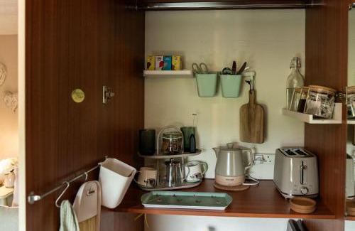 Appley Bridge Casa | Fern room at field view cottage