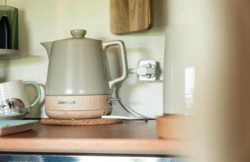 Appley Bridge Casa | Fern room at field view cottage