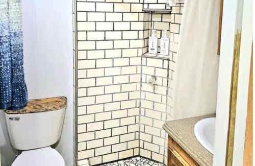 Guthrie Otro | Small space on acrage