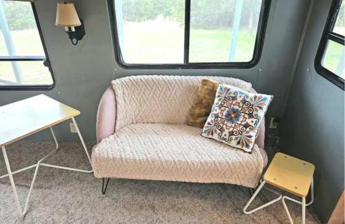 Guthrie Otro | Small space on acrage