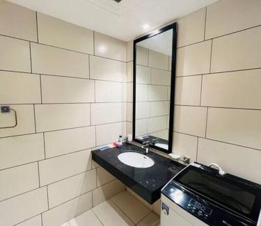 Rawalpindi Apartamento | Elite 2BHK Luxe Retreat