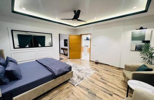 Rawalpindi Apartamento | Elite 2BHK Luxe Retreat