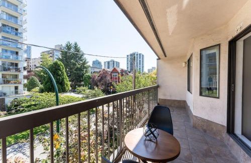 West End Apartamento | Stunning 3-Bed 2-Bath Condo in DT w Free Parking