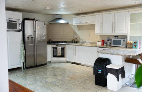 Coppetts Apartamento | Luxurious Shared Apartment with Hosts on Private Estate