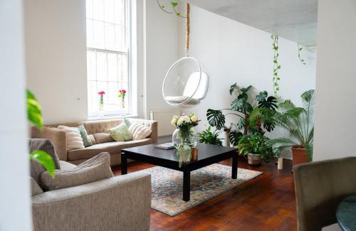 Coppetts Apartamento | Luxurious Shared Apartment with Hosts on Private Estate