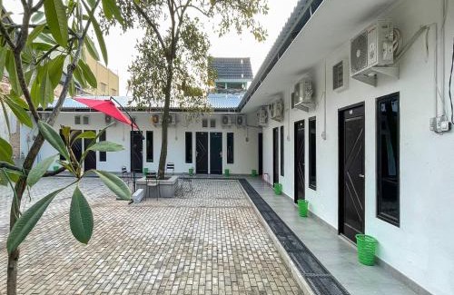 Karawang Timur Hotel | JM Tuparev Mitra RedDoorz