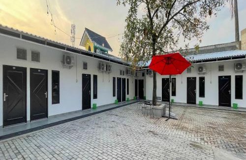 Karawang Timur Hotel | JM Tuparev Mitra RedDoorz