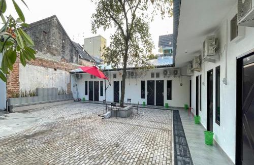 Karawang Timur Hotel | JM Tuparev Mitra RedDoorz