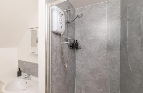 Bradley Stoke Casa | Dove Court Travel Lodge 7 - Top Floor Double Bedroom