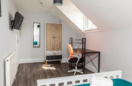Bradley Stoke Casa | Dove Court Travel Lodge 7 - Top Floor Double Bedroom