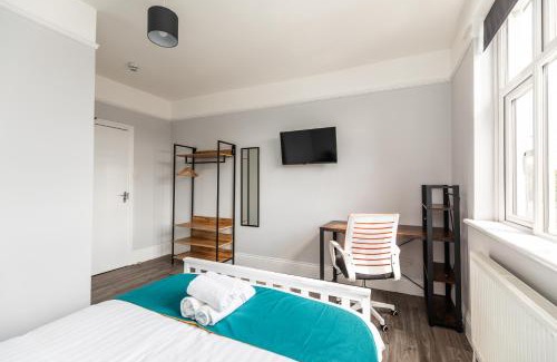 Bradley Stoke Casa | Dove Court Travel Lodge 4 - First Floor Ensuite