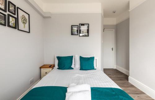 Bradley Stoke Casa | Dove Court Travel Lodge 3 - First Floor Ensuite