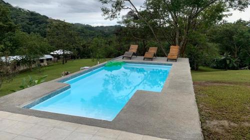 Esparza Casa | Agradable casa con piscina y vistas panorámicas.