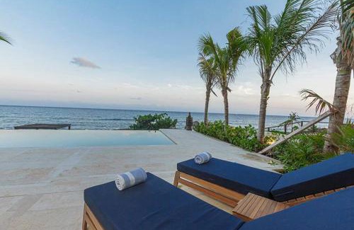 Puerto Aventuras Villa | Magnificent Beachfront Villa in Puerto Aventuras
