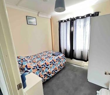 Cairndow Casa | Lovely 4 Bedroom semi-detached with parking