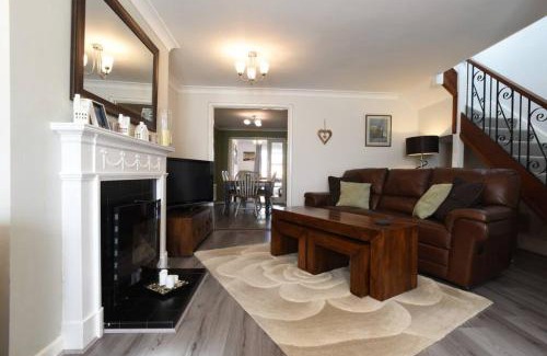 Alverstoke Casa | Spacious Family Home Sleeps 6