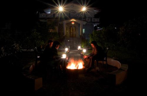 Bullawala Villa | House by the Hills