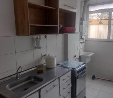 Vargem Pequena Apartamento | Quartos individuais com sala,cozinha e banheiro compartilhado pelo anfitrião