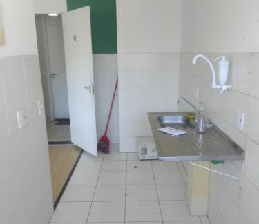 Vargem Pequena Apartamento | Quartos individuais com sala,cozinha e banheiro compartilhado pelo anfitrião