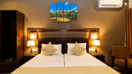Ettukala Casa | Wood Grove