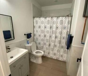 East Parkside Apartamento | Stylish Apt\Sleeps 3\1717 Apt 5