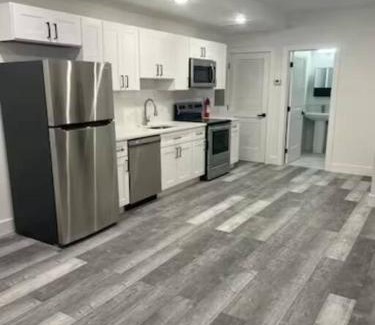 East Parkside Apartamento | Cozy and Affordable Apt\Sleeps 3\1717 Apt 4