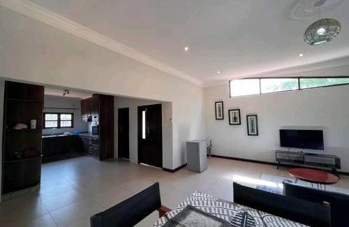 Manyimbo Cama Y Desayuno | Kingtech Apartments Likoni