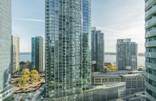 Toronto Entertainment District Hotel | The Heart of Downtown