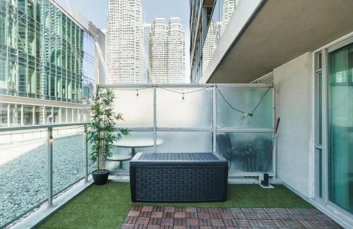 Downtown Toronto Hotel | The Heart of Downtown
