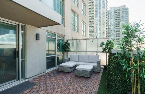 Downtown Toronto Hotel | The Heart of Downtown