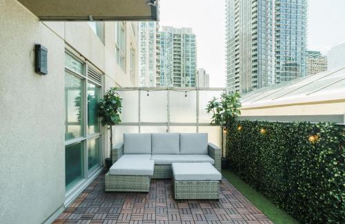 Downtown Toronto Hotel | The Heart of Downtown